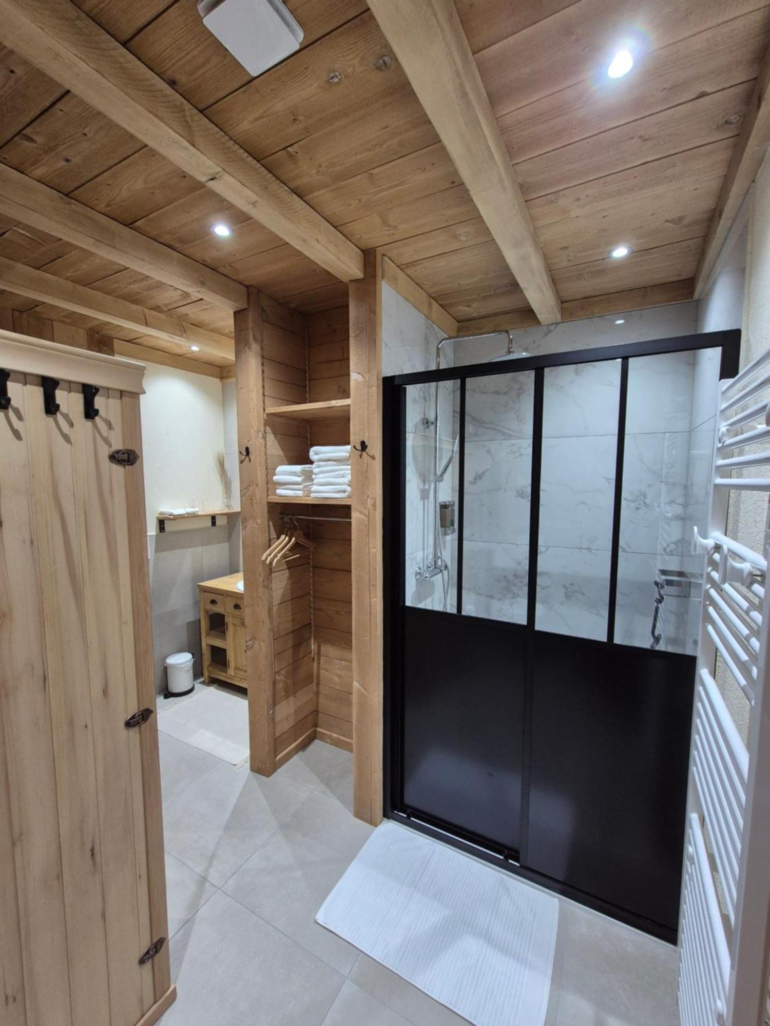 Del Vino Bar A Vin & Guitares Appartement Sauna Terrasse Garage Orchamps-Vennes エクステリア 写真